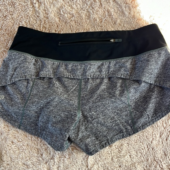 Lululemon - Picture 2 of 4